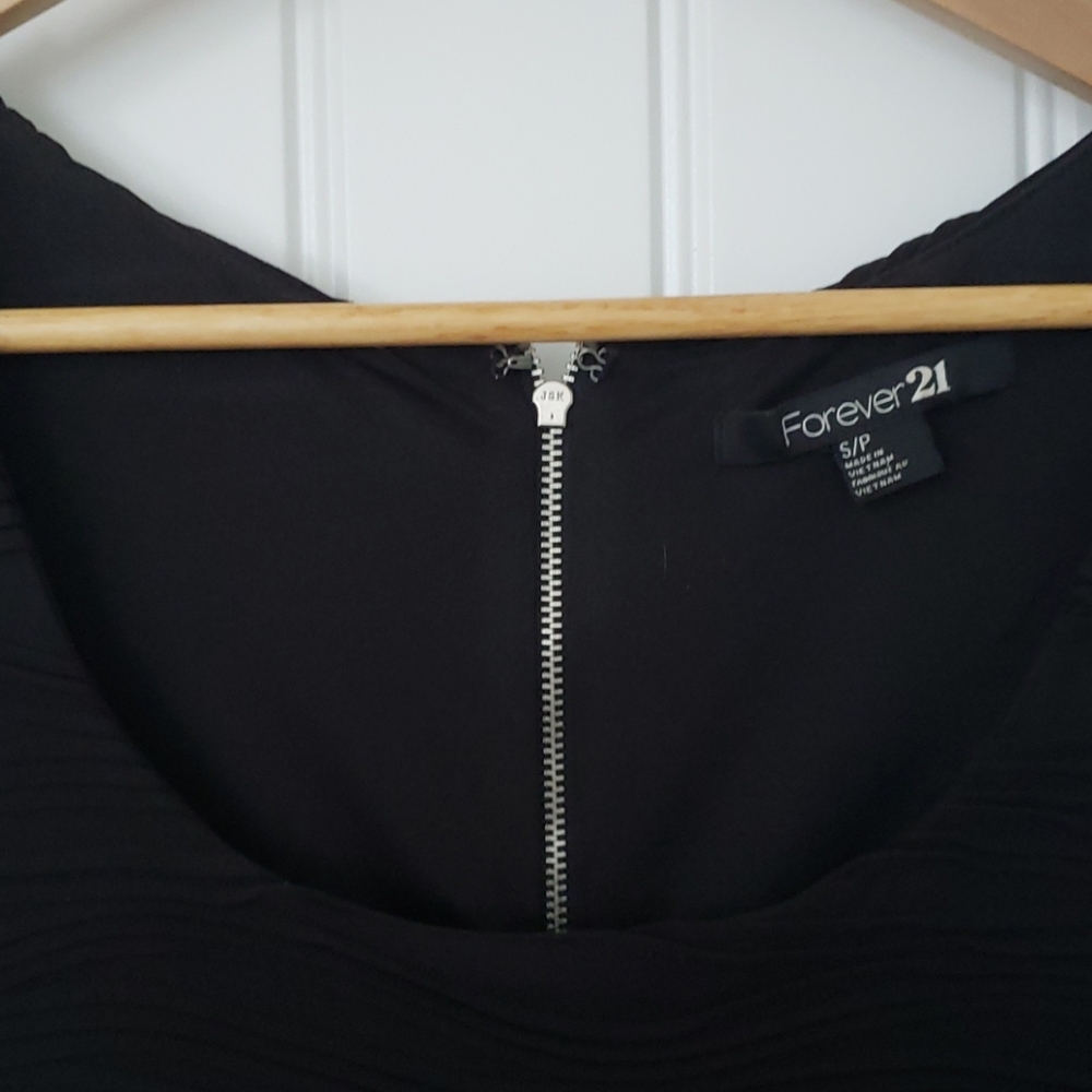 Forever 21 Fitted Black Dress - Picture 3 of 5
